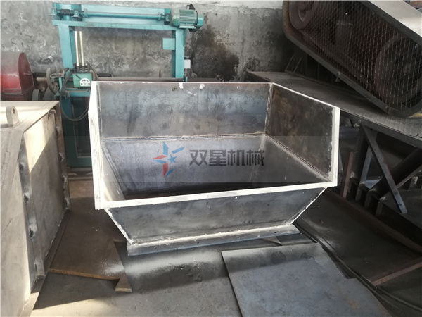 <a href='http://8xqdr.cn/ssxl/10.html' target='_blank'><span>金屬撕碎機(jī)</span></a>進(jìn)料斗