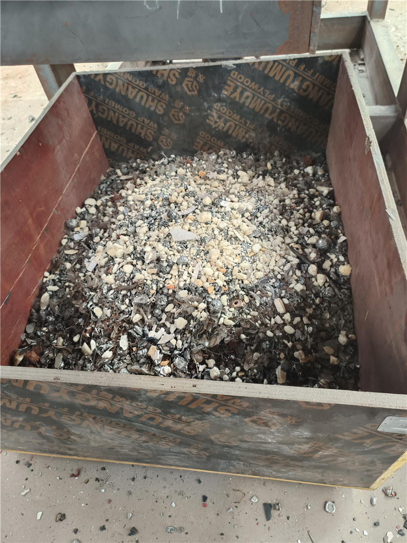 客戶廢舊小家電通過(guò)<a href='http://8xqdr.cn/psxl/1279.html' target='_blank'><span>廢鋁破碎</span></a>機(jī)破碎分選效果