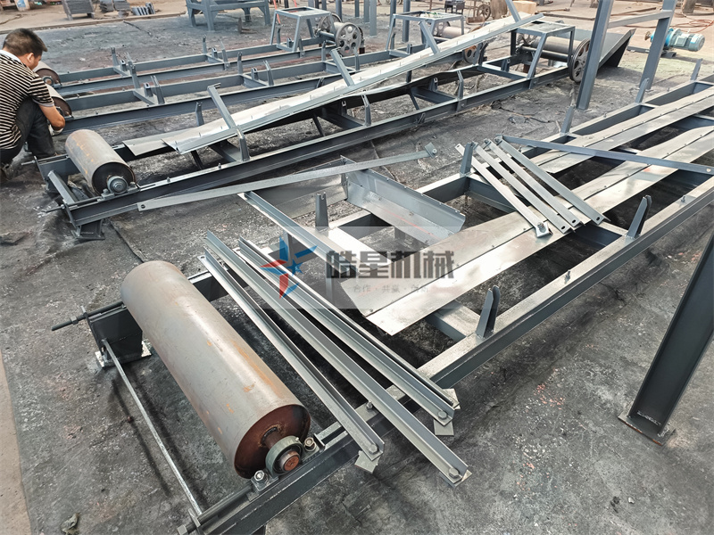 <a href='http://8xqdr.cn' target='_blank'><span>鋁合金破碎機</span></a><a href='http://8xqdr.cn/psxl/1279.html' target='_blank'><span>廢鋁破碎</span></a>分選設(shè)備輸送帶設(shè)備生產(chǎn)現(xiàn)場