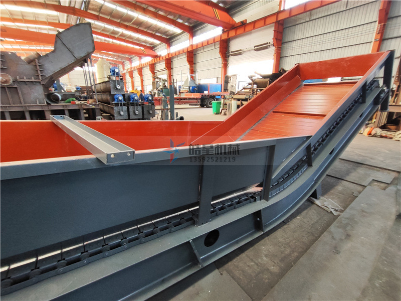 斷橋鋁破碎機(jī)配件鏈板輸送帶生產(chǎn)現(xiàn)場(chǎng)實(shí)拍